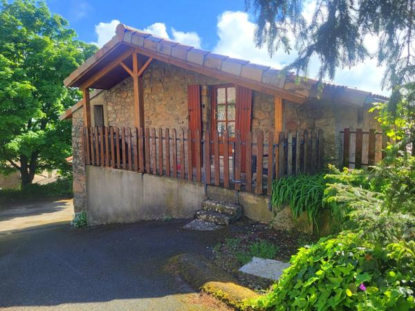 Charmante maison en pierre au cœur d’un village médiéval