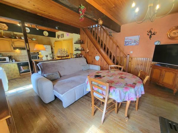 Charmante maison en pierre au cœur d’un village médiéval