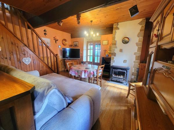Charmante maison en pierre au cœur d’un village médiéval