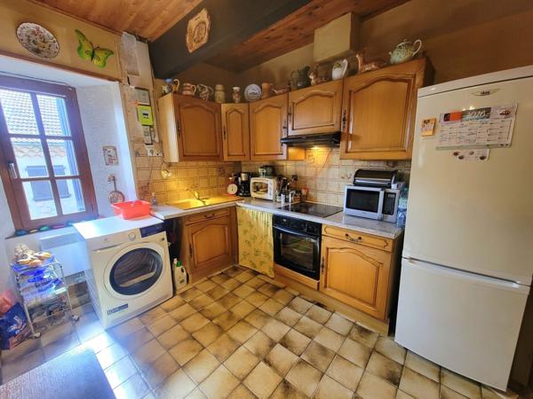 Charmante maison en pierre au cœur d’un village médiéval