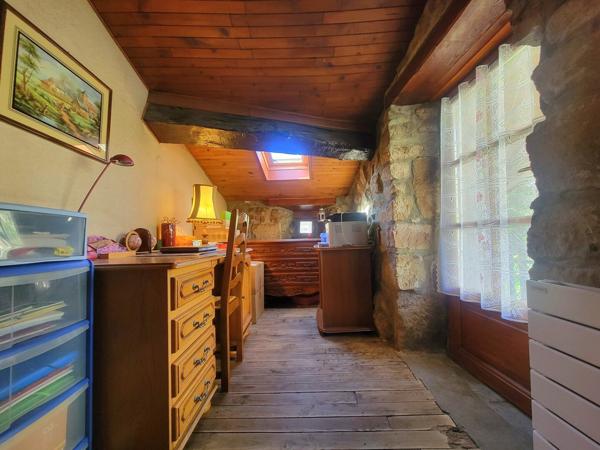 Charmante maison en pierre au cœur d’un village médiéval