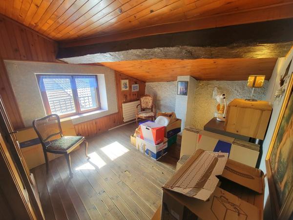 Charmante maison en pierre au cœur d’un village médiéval