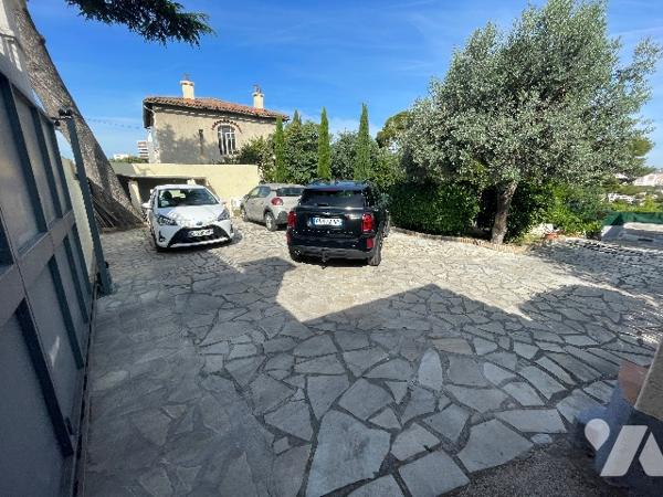 Maison T5 MONTOLIVET 13012, surf 130m², sur deux plans, 4 chambres, parcelle de 580 m² env, terrasse