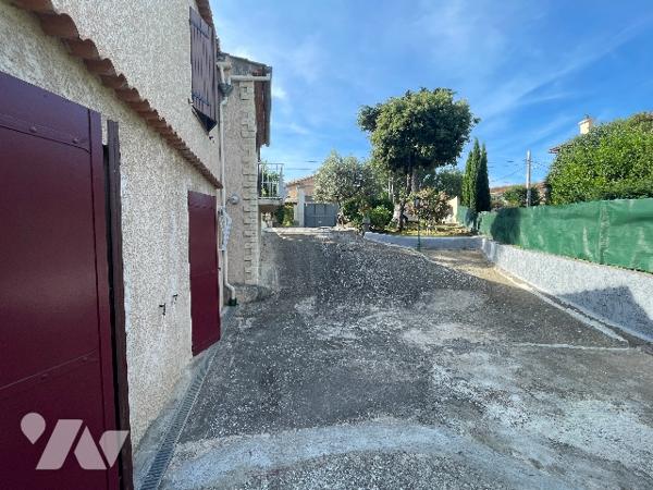Maison T5 MONTOLIVET 13012, surf 130m², sur deux plans, 4 chambres, parcelle de 580 m² env, terrasse
