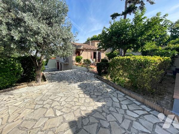 Maison T5 MONTOLIVET 13012, surf 130m², sur deux plans, 4 chambres, parcelle de 580 m² env, terrasse