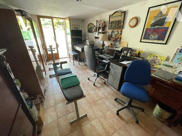 Maison T5 MONTOLIVET 13012, surf 130m², sur deux plans, 4 chambres, parcelle de 580 m² env, terrasse