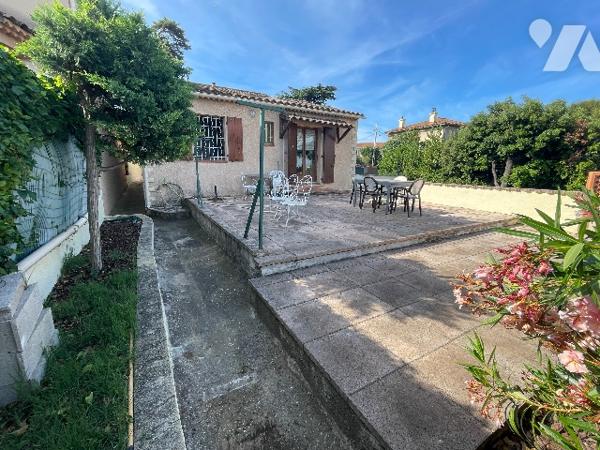 Maison T5 MONTOLIVET 13012, surf 130m², sur deux plans, 4 chambres, parcelle de 580 m² env, terrasse