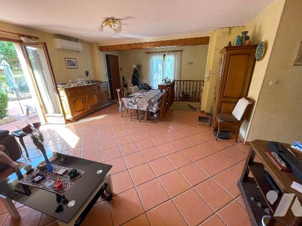 Maison T5 MONTOLIVET 13012, surf 130m², sur deux plans, 4 chambres, parcelle de 580 m² env, terrasse