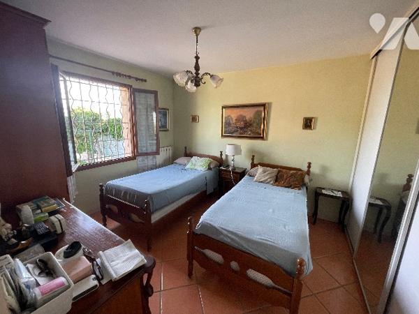 Maison T5 MONTOLIVET 13012, surf 130m², sur deux plans, 4 chambres, parcelle de 580 m² env, terrasse