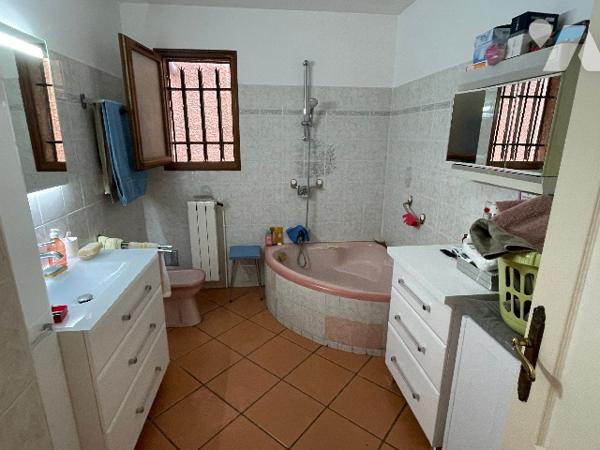 Maison T5 MONTOLIVET 13012, surf 130m², sur deux plans, 4 chambres, parcelle de 580 m² env, terrasse