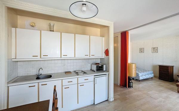 Appartement à vendre    1 pièce • 30,20 m2 Antibes