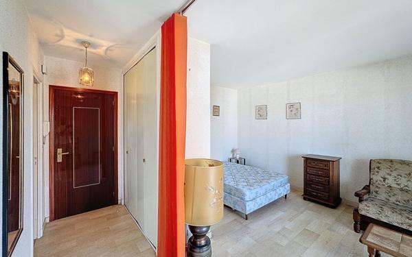 Appartement à vendre    1 pièce • 30,20 m2 Antibes