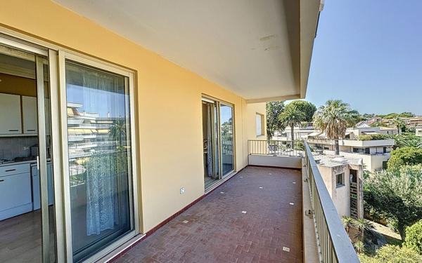 Appartement à vendre    1 pièce • 30,20 m2 Antibes