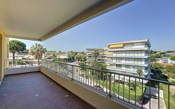 Appartement à vendre    1 pièce • 30,20 m2 Antibes