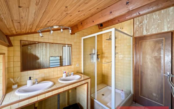 Maison à vendre    5 pièces •  Montans