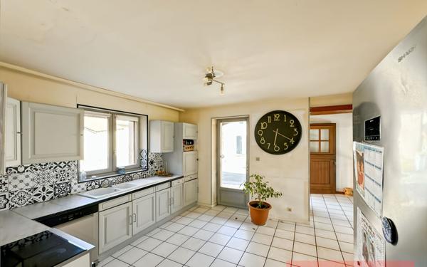 Maison à vendre    5 pièces •  Montans