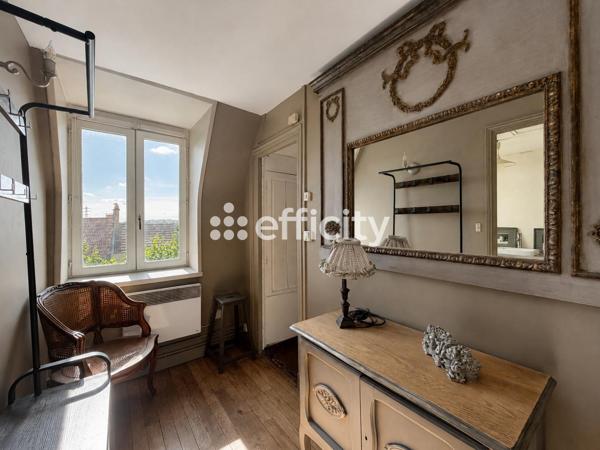 Appartement
         5 pièces
        - 114 m² 399 900 € *