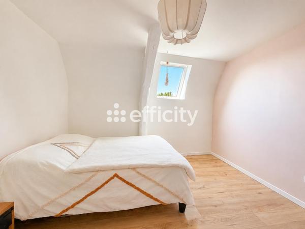 Appartement
         5 pièces
        - 114 m² 399 900 € *