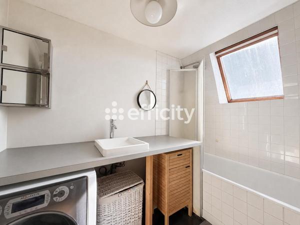 Appartement
         5 pièces
        - 114 m² 399 900 € *