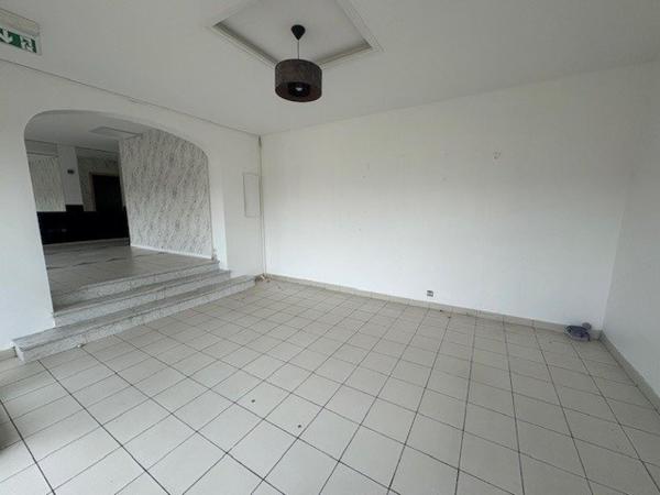 LOCAL COMMERCIAL ET APPARTEMENT T3