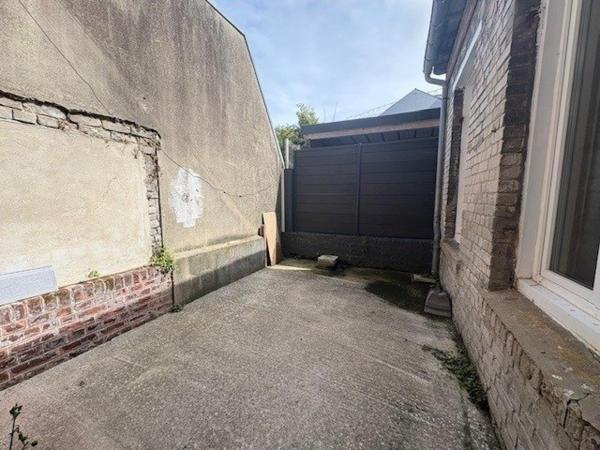LOCAL COMMERCIAL ET APPARTEMENT T3