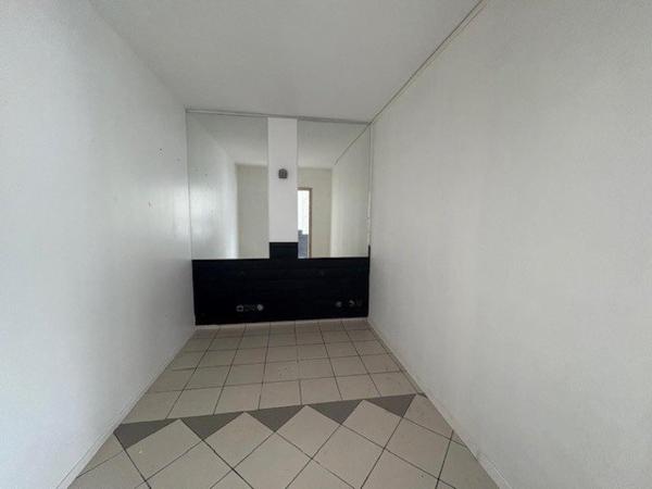 LOCAL COMMERCIAL ET APPARTEMENT T3