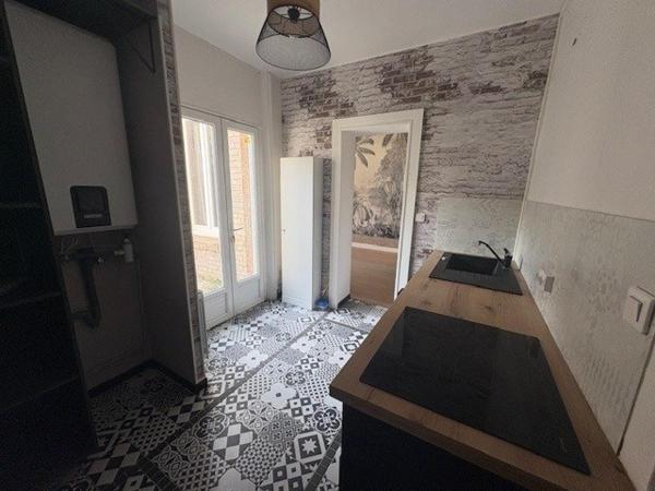 LOCAL COMMERCIAL ET APPARTEMENT T3