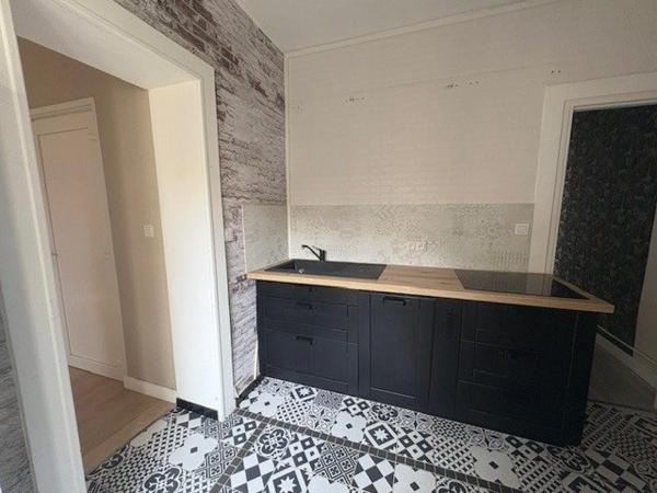 LOCAL COMMERCIAL ET APPARTEMENT T3