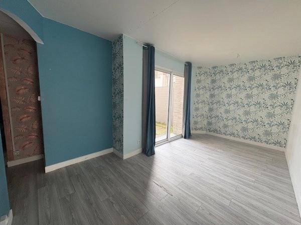 LOCAL COMMERCIAL ET APPARTEMENT T3