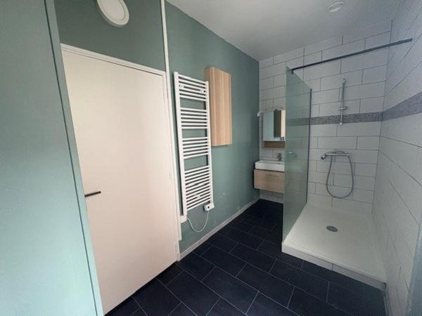 LOCAL COMMERCIAL ET APPARTEMENT T3