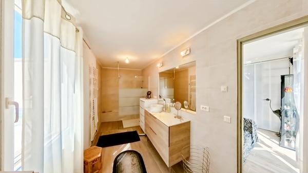 Rochefort-du-Gard (30650) A vendre, superbe maison rénovée Rochefort du Gard