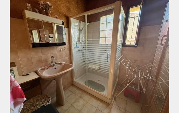 Vente Villa De plain-pied à rafraîchir Montagnac   