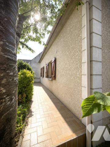 PROCHE CENTRE-VILLE – MAISON INDIVIDUELLE DE PLAIN-PIED – JARDIN – CAVE – COMBLES AMÉNAGEABLES