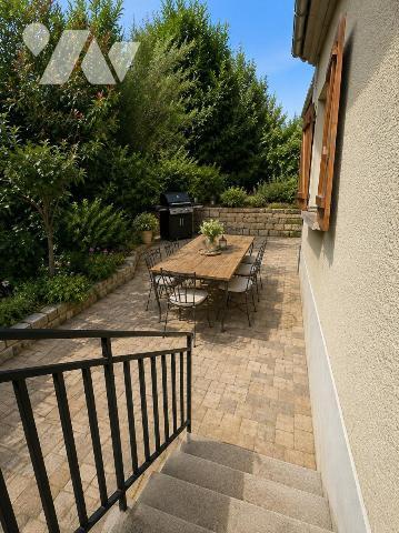 PROCHE CENTRE-VILLE – MAISON INDIVIDUELLE DE PLAIN-PIED – JARDIN – CAVE – COMBLES AMÉNAGEABLES