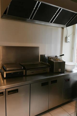 🔥 À vendre – Fonds de commerce Restauration rapide – Bon emplacement – Clientèle fidèle 🔥 LA CHAPELLE DES MARAIS (44)