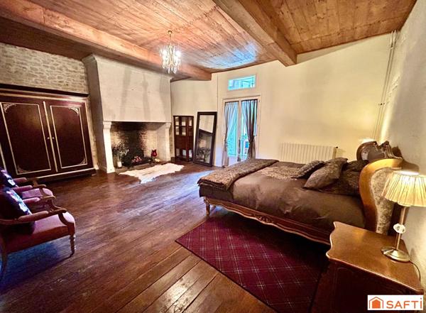 Petit château de 1341 rénové