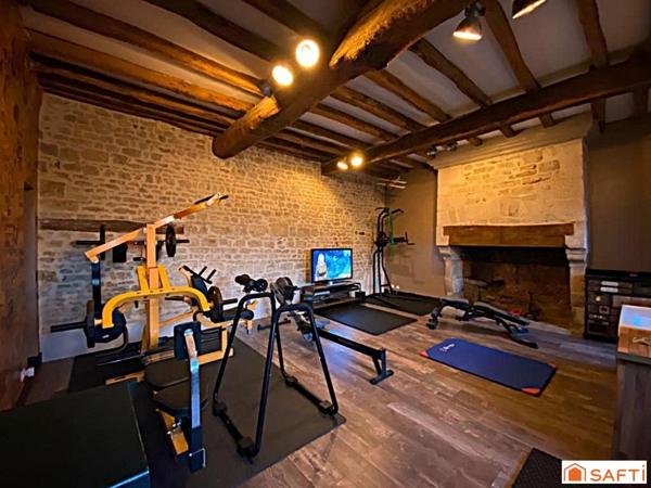 Petit château de 1341 rénové