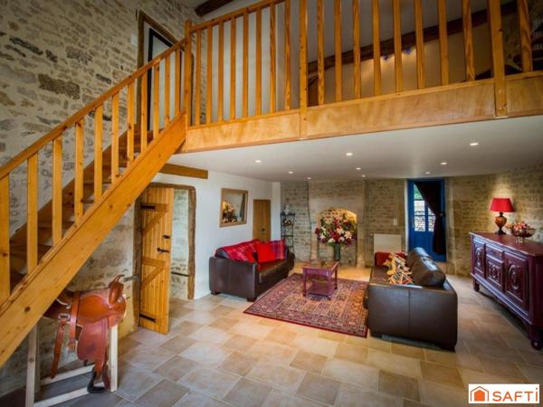 Petit château de 1341 rénové