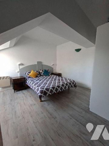 Appartement T1 bis meublé composé d'une entrée, salle d'eau avec WC, séjour avec espace cuisine...