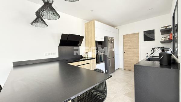 Castelnau-le-Lez (34170) Villa contemporaine sur parcelle de 713 m2