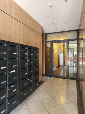 Location                                                      Appartement
                        
                     4 pièces                                         à Maisons-Alfort