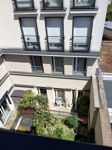 Location                                                      Appartement
                        
                     4 pièces                                         à Maisons-Alfort