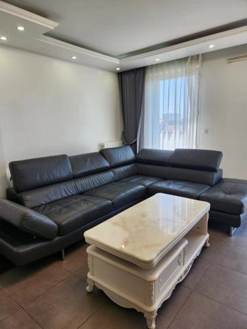 Location                                                      Appartement
                        
                     4 pièces                                         à Maisons-Alfort