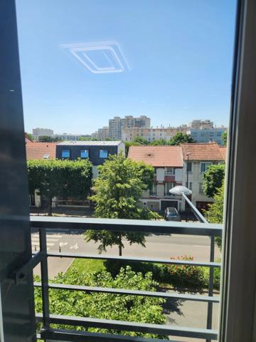 Location                                                      Appartement
                        
                     4 pièces                                         à Maisons-Alfort