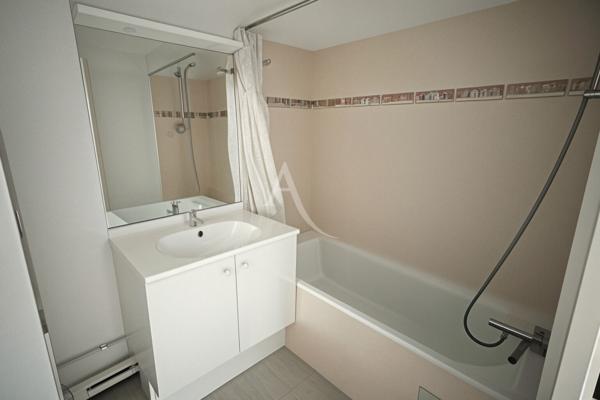 Appartement F3 lumineux avec balcon et parkings Chessy