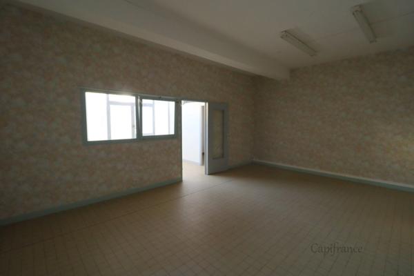 Dpt Saône et Loire (71), à vendre ROMENAY immeuble - 4 appartements et 1 local commercial