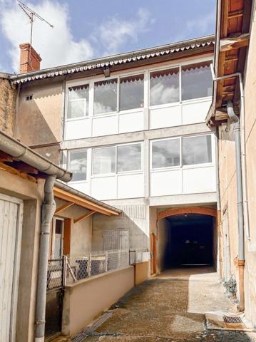 Dpt Saône et Loire (71), à vendre ROMENAY immeuble - 4 appartements et 1 local commercial