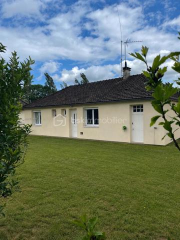 Cette agréable maison de compose d'une entrée, d'un séjour double lumineux, cuisine (possibilité de l'ouvrir sur le séjour ), salle d'eau, wc. Grand garage.  Implantée sur un terrain de 514 m², cette maison est idéale pour profiter d'un extérieur agréable. 
Côté confort, vous bénéficierez d'une isolation et d'un système de chauffage récent, vous garantissant une meilleure performance énergétique. 
Localisation idéale 900 m RER C ETRECHY, 
1.5 km du centre ville et des commerces, écoles, collège... 
Une opportunité à découvrir sans tarder.