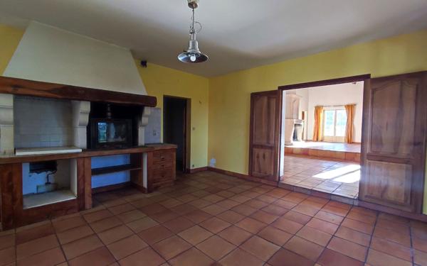 Maison à vendre    10 pièces •  Mirambeau