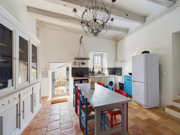 Belle propriété en pierre facilement divisible en deux